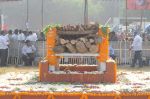 at Bal Thackeray funeral in Mumbai on 18th Nov 2012 (279).JPG